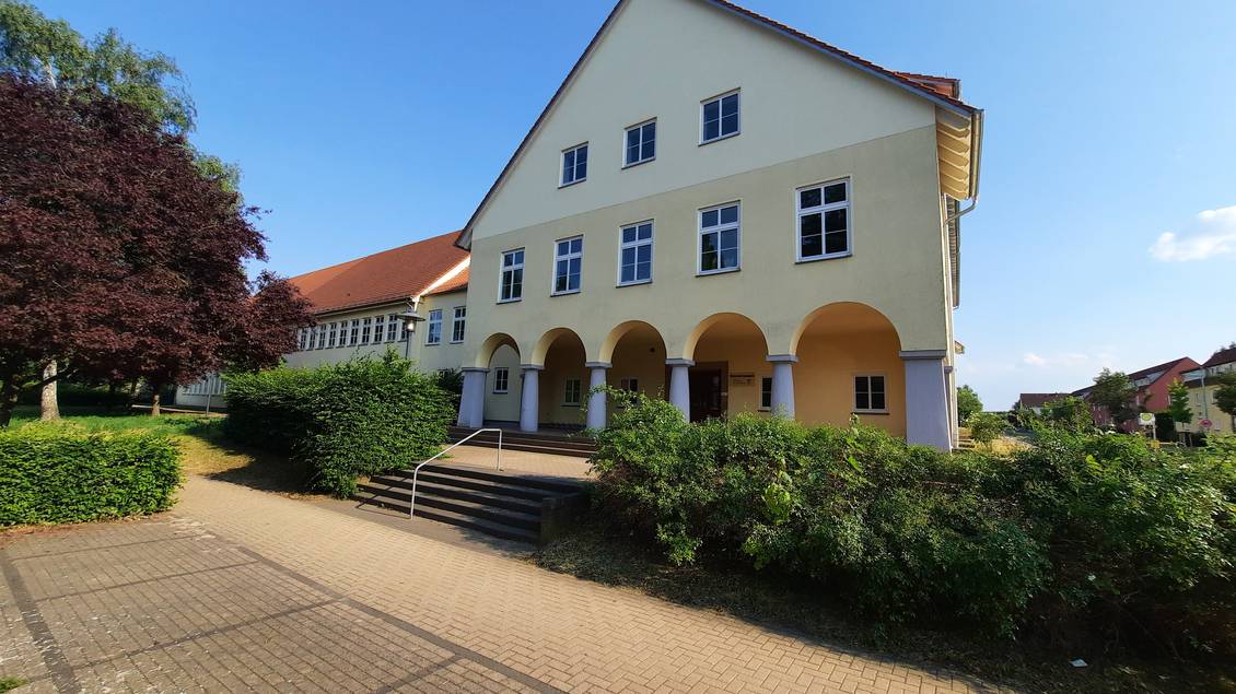 Das Foto zeigt das Gymnasium in Ludwigsfelde.