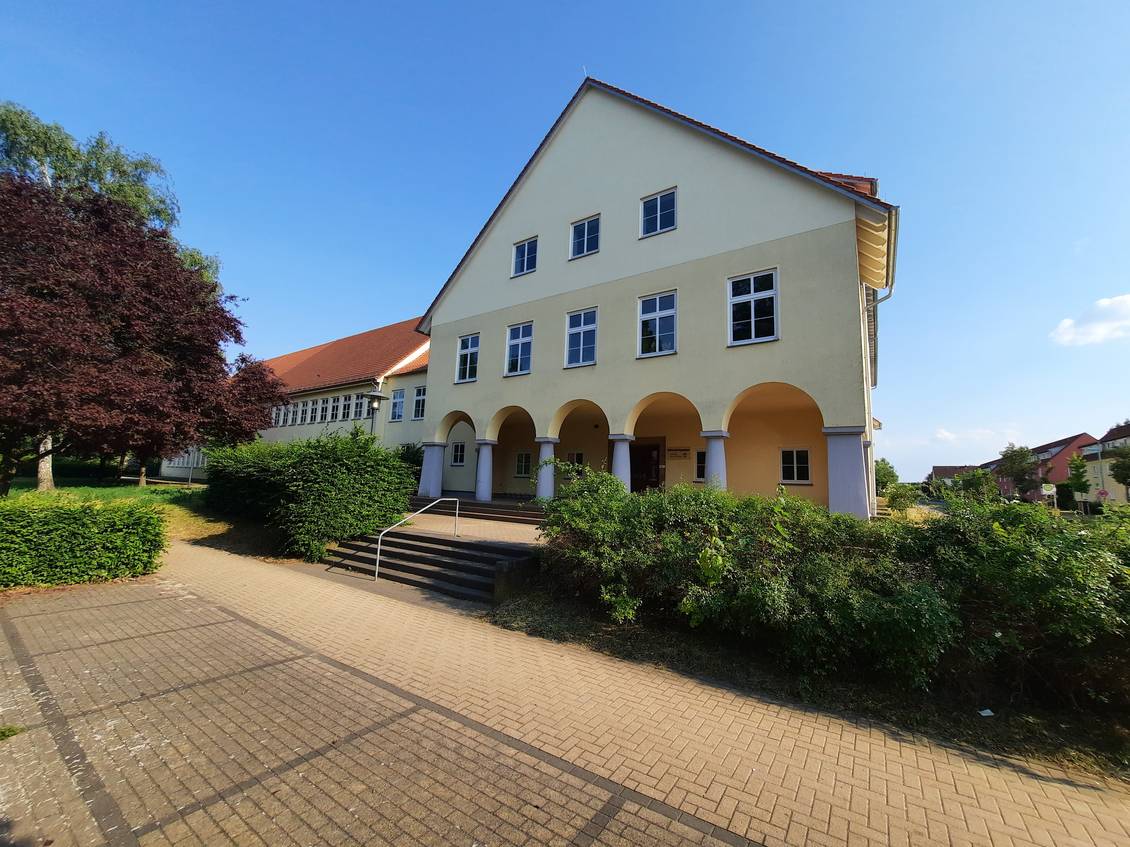 Das Foto zeigt das Gymnasium in Ludwigsfelde.