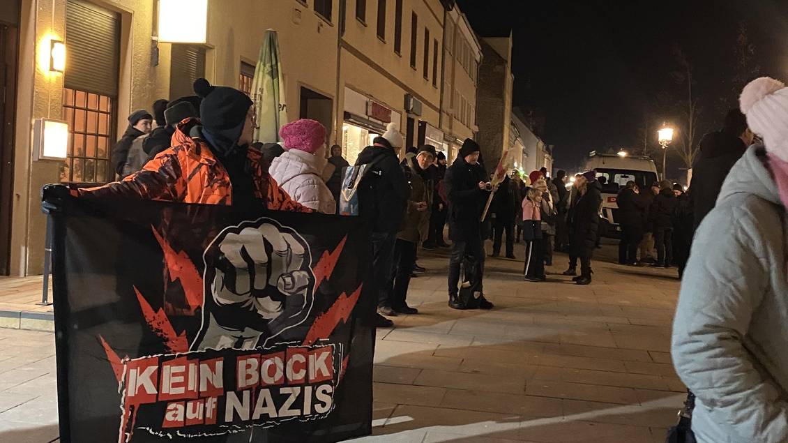 Das Foto zeigt mehrere Personen auf dem Luckenwalder Boulevard.